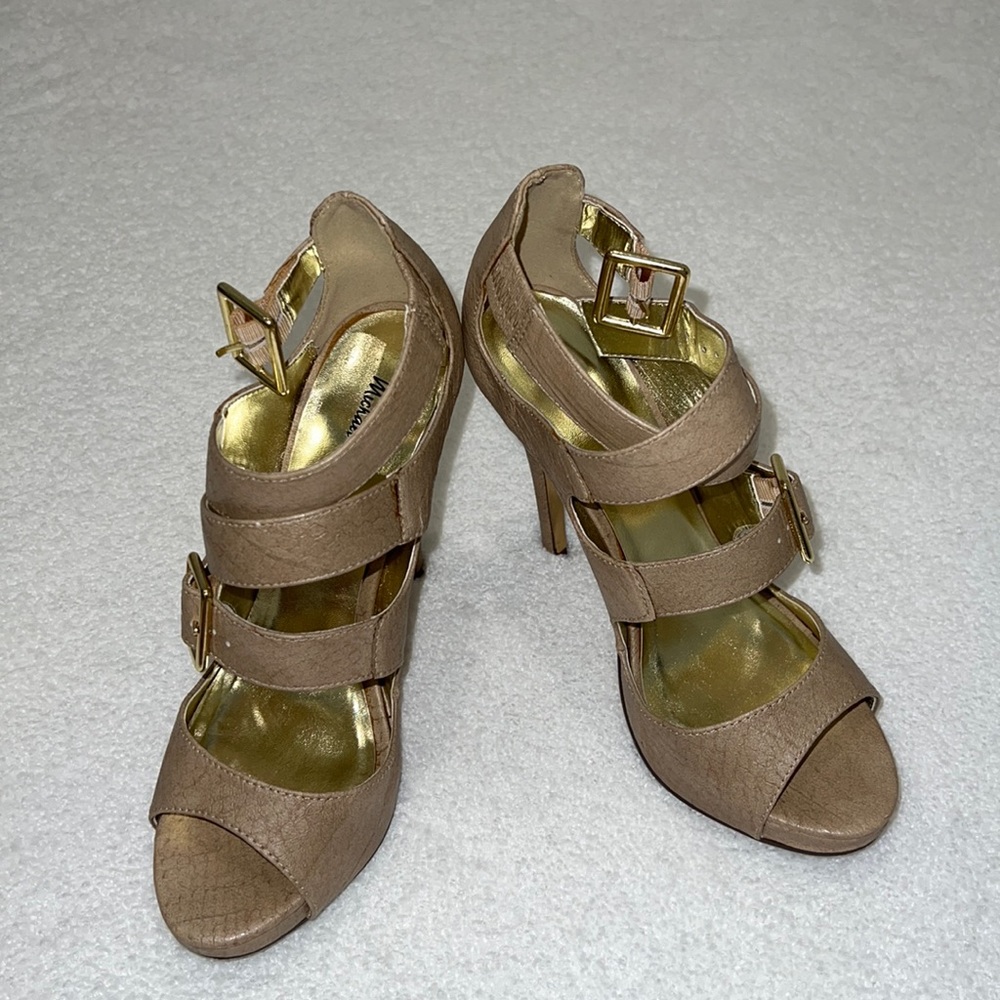 Michael Antonio Leather heel, like new.